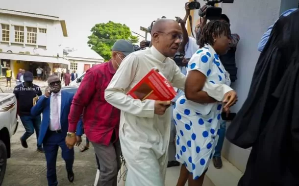 Drama As SSS, Prisons Services Scuffle Over Emefiele’s Custody