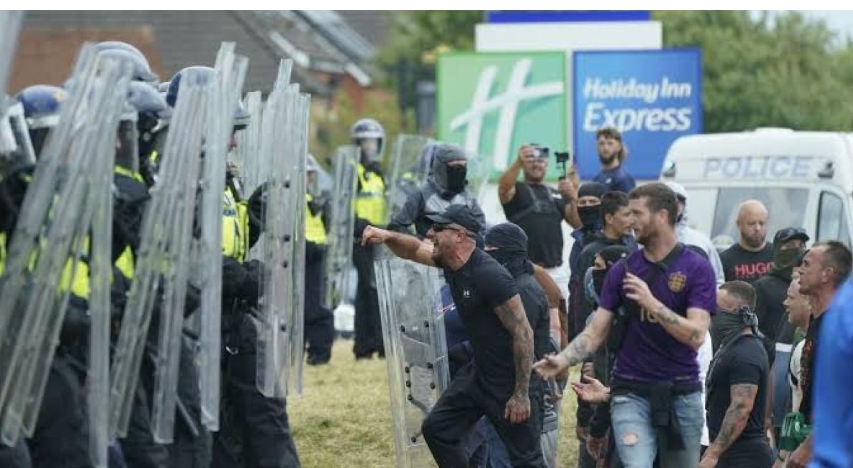 Masked Anti-Immigration Rioters Break Into UK Hotel Housing Asylum Seekers, 10 Police Officers Injured