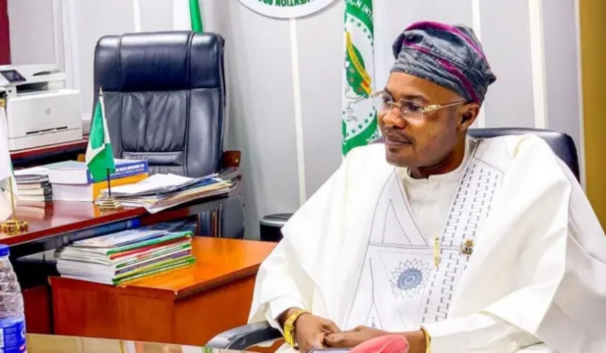 How controversial DG lived in Oyo palace