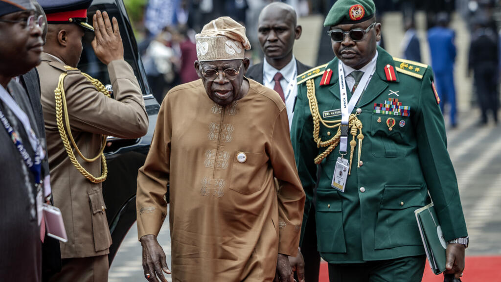 Military plane crash kills 32 in Nigeria
